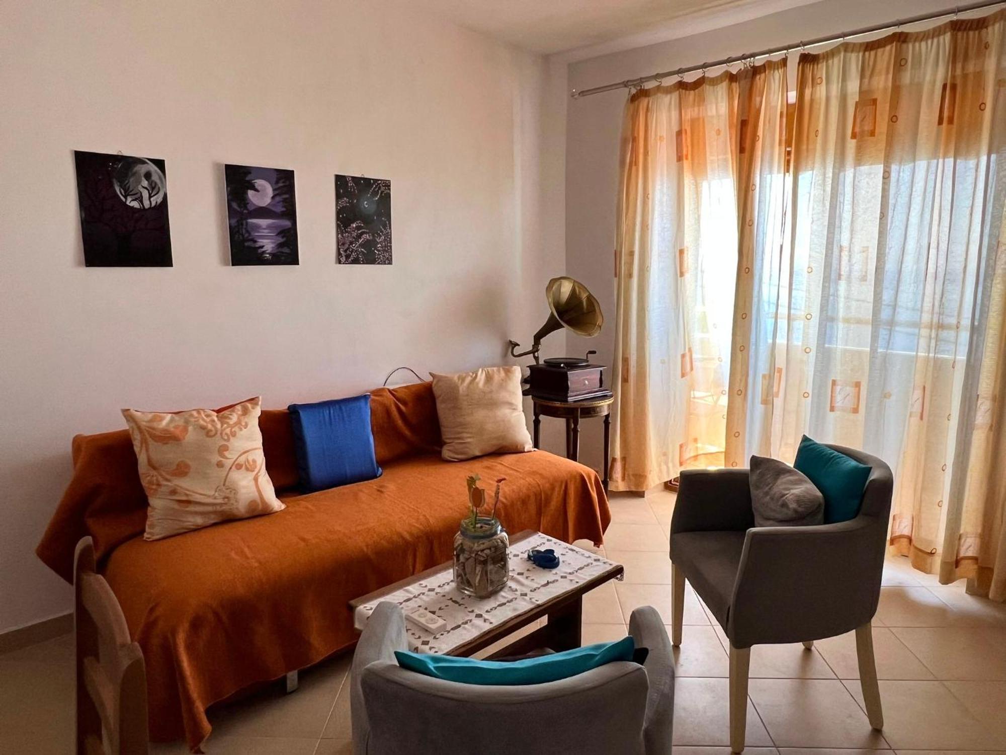 Liza'S Apartment Lukove Bagian luar foto